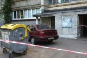 В Киеве возле жилой многоэтажки в машине нашли мертвого таксиста