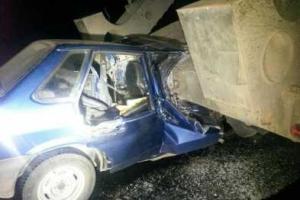 Под Мариуполем автомобиль врезался в тягач с военной техникой: погибла 30-летняя женщина