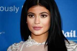 Кайли Дженнер шокировала снимком без макияжа