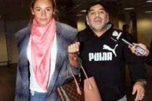 В аэропорту Буэнос-Айреса задержали знаменитого аргентинского футболиста Марадону