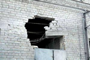 В Сети опубликованы новые снимки последствий недавнего обстрела Марьинки