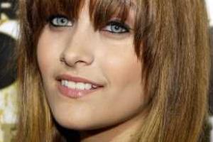 Дочь Майкла Джексона опубликовала провокационные снимки со своим парнем