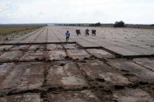 В РФ нет денег на Керченский мост: оккупанты растащили Багеровский аэродром на стройматериалы