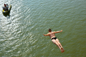 Словенский спортсмен погиб во время прыжка с моста: опубликовано шокирующее видео