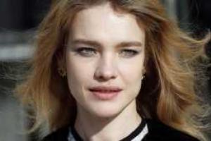 Наталья Водянова сделала селфи с необычного ракурса во время занятий йогой