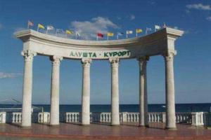 В Крыму местные "власти" не могут спасти жителей от нечистот, заливающих их дворы