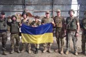 Появились кадры, как бойцы, стоящие насмерть за свою Родину, поздравили всех украинцев с Днем независимости