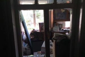 Горловчанка чудом выжила после прямого попадания снаряда в ее дом