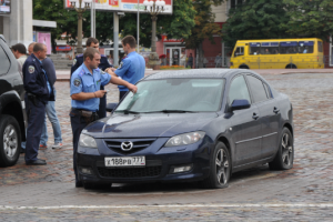 В Чернигове произошел инцидент: неизвестные испортили автомобиль с георгиевской лентой