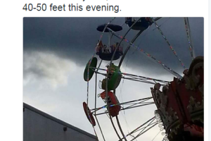 В США с чертового колеса выпали три девочки