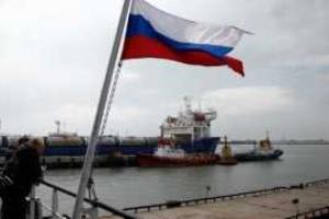 Теперь только по воздуху: шторм отрезал россиянам путь в Крым