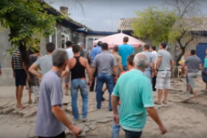 Для вывоза ромов из Лощиновки местные власти подготовили транспорт