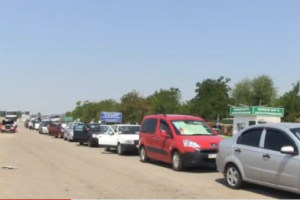 На админгранице с Крымом - километровые очереди и горы мусора