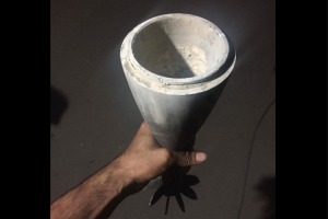 Волонтер показал остатки зажигательных мин, которыми боевики обстреливают блиндажи ВСУ