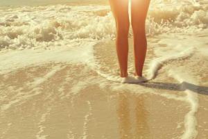 Во Франции произошла массовая драка на нудистском пляже