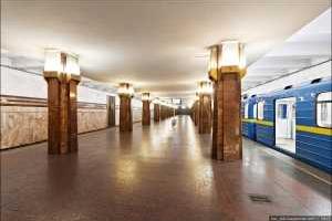 Киевляне в шоке: станцию метро "Героев Днепра" расколола гигантская трещина