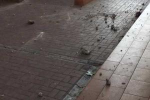 В Мариуполе с дома отвалился кусок бетона: чудом никто не пострадал