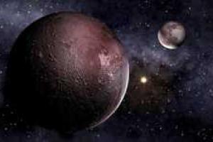 Астрономы показали удивительные фото кровавых пятен на Хароне