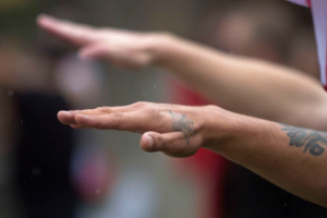 В Польше двух украинцев будут судить за нацистские приветствия