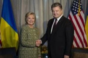 Президент Украины поблагодарил Клинтон за поддержку 