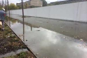 В Мариуполе остановлено движение трамваев: морская вода затопила трамвайные пути