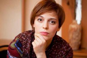 Актриса Нелли Уварова уходит в декретный отпуск