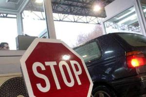 На границе с Польшей около 700 автомобилей стоят в очереди