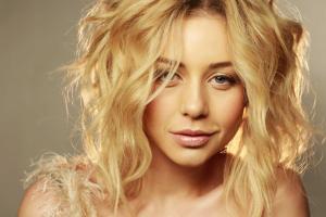 От наивности к женственности: как менялась красота Тины Кароль