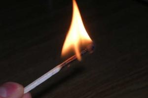 В Крыму произошел шокирующий инцидент: пенсионер облил себя бензином и устроил самосожжение