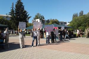 Лисичанские активисты публично призвали Шилина открыть правду по делу младшего сына 