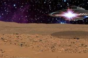 Марсоходу Curiosity удалось сделать фото парящего над поверхностью Красной планеты светящегося объекта