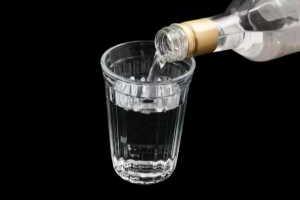 Бизнесменша отказалась выдать поставщика водки, из-за которой умерли 13 жителей Харьковщины 