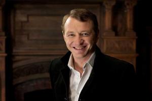 Актер Марат Башаров впервые показал публике новорожденного сына