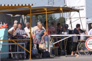 При поездке в Донецк люди берут с собой подушки и одеяла