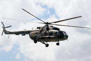 Жителей Гуляйполя удивил военный вертолет, севший на футбольное поле