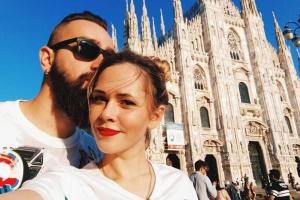 Солистка группы The Hardkiss отдыхает с мужем в Италии