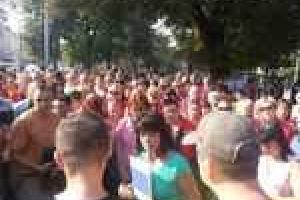 На улицы Львова вышли медики, селяне и бойцы добробатов