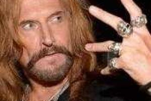 Никита Джигурда стал миллионером и хочет подкупить тещу, которая его не любит