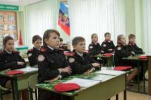 Сепаратисты заставляют детей приходить в школу на 15 минут раньше, чтобы петь гимн ”ЛНР”