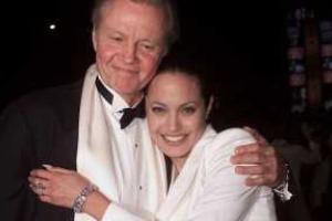 Отец Анджелины Джоли шокирован новостью о разводе дочери