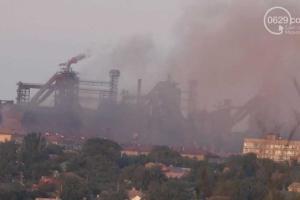 Жители Мариуполя вновь заметили дым над комбинатом имени Ильича 