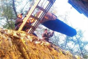 В Мариуполе местный житель упал в траншею 