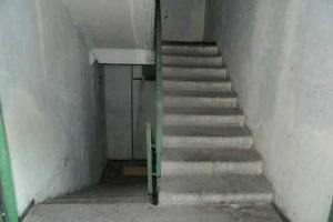 В Киеве на лестничной площадке выстрелили в женщину