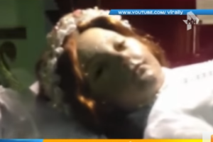 В сети появилось шокирующее видео: 300-летняя мумия девочки открыла глаза