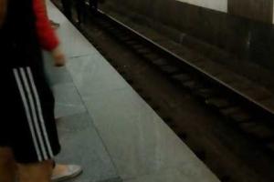 В харьковском метро парень прыгнул на рельсы