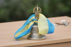 Сеть взорвал зажигательный танец украинских учителей перед школьниками