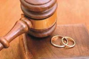 В паспорта украинцев больше не будут ставить штампы о браке и разводе