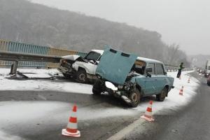 В Харькове выпал снег: начались "аварии клуба летней резины"