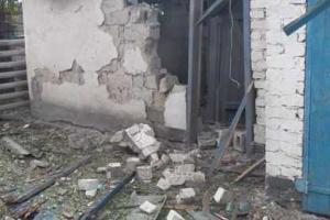 Под Донецком снаряд попал прямо в жилой дом 