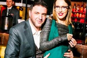 Беременную Собчак заметили катающейся по парку на самокате